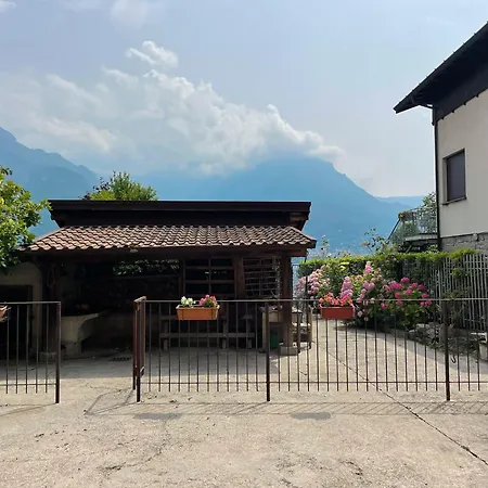 Il Melograno 1 With Access Apartment Oliveto Lario